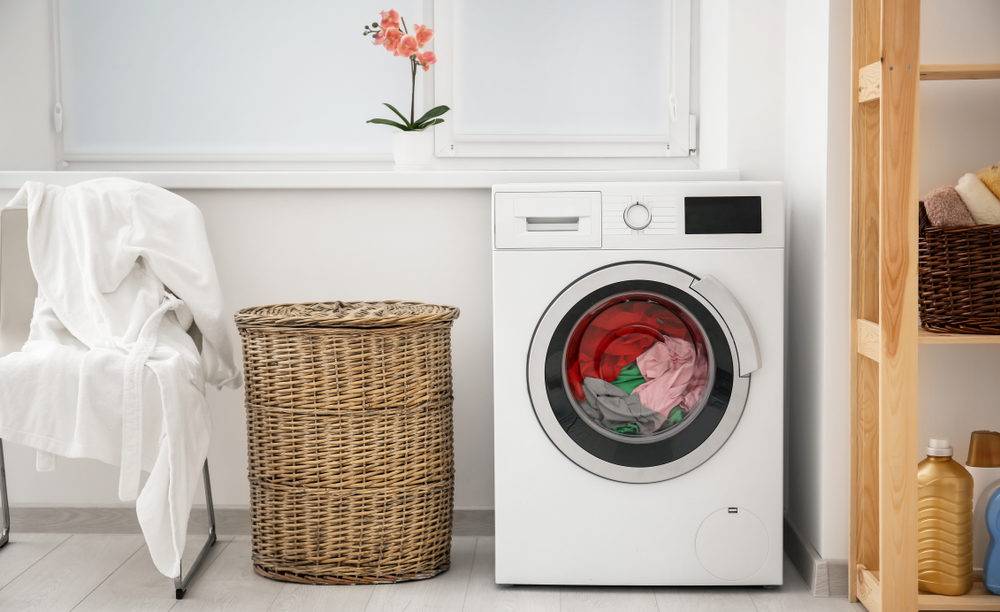 Washing machine 8kg washing machine and basket in the light room e1690960465171